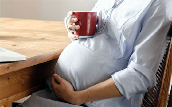 خواص و مضرات مصرف کافئین در دوران بارداری چیست؟