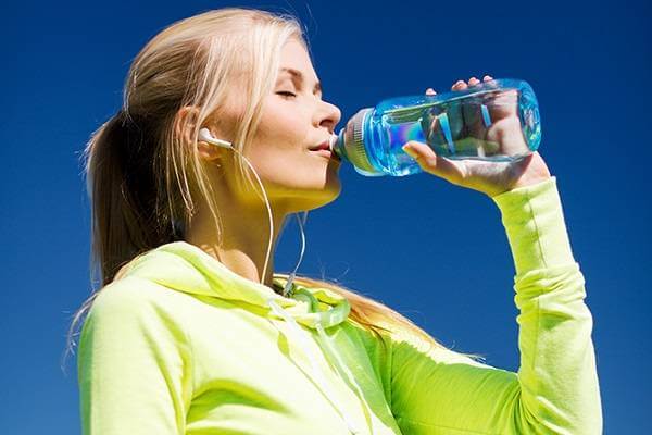 عوارض و خطرات جدی نوشیدنی های انرژی زا برای سلامت بدن